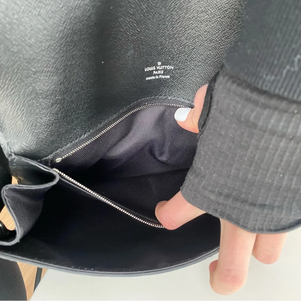 Louis Vuitton Clery Black Epi - Picture 12 of 12